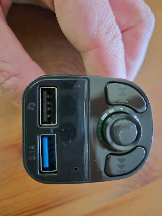 Transmiter FM bluetooth do auta