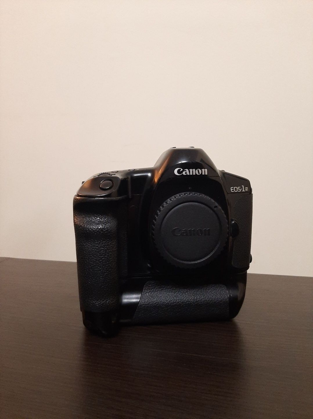 Aparat analogowy Canon Eos 1n + Grip