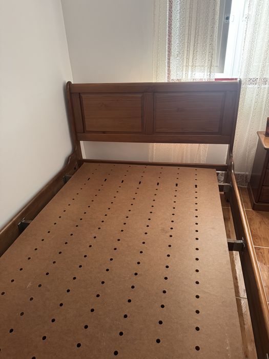 Cama com estrado