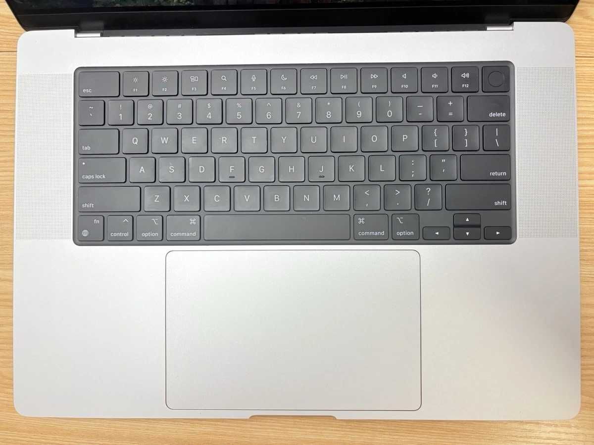 Apple MacBook Pro 16 calowy laptop  M4 Max 32-rdzenie 36GB 1TB MX2V3LL