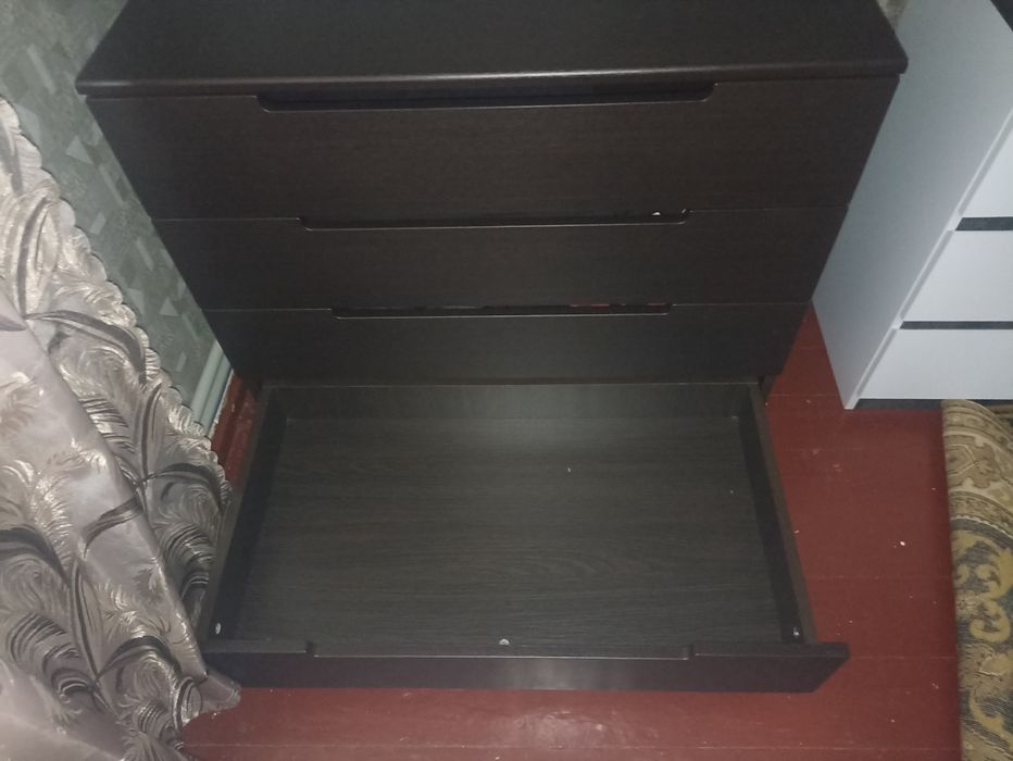 Продам місткий  комод