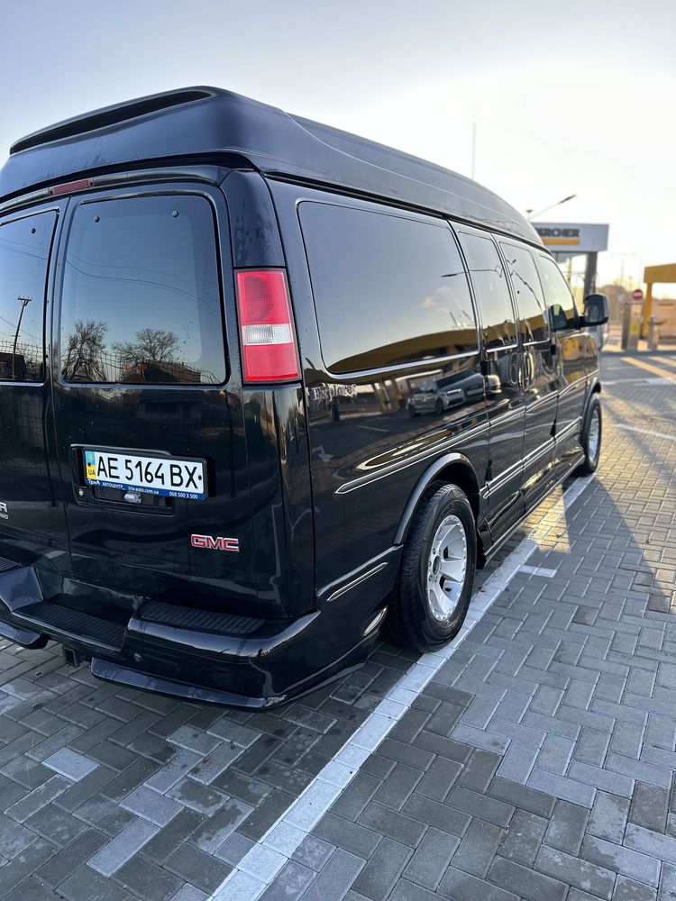 GMC Savana Explorer Limited AWD