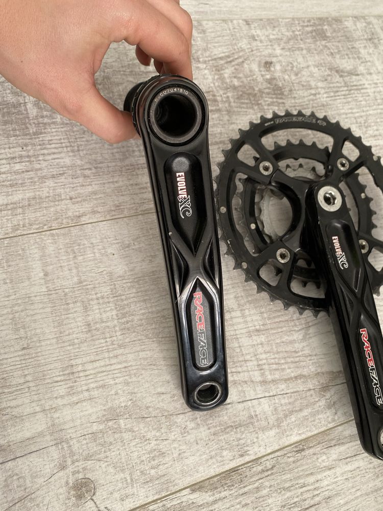 Korba RaceFace Evolve XC długość 175 trzy blaty retro mtb suport BSA