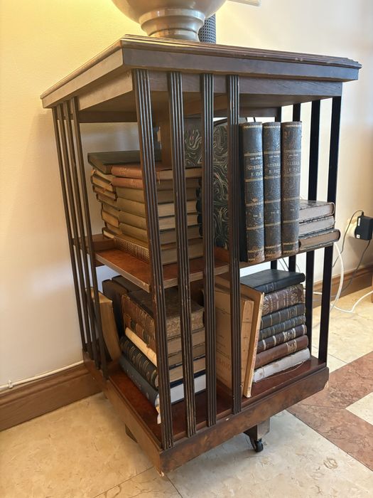Movel para livros antigo
