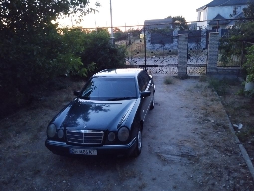 Продам срочно автомобиль