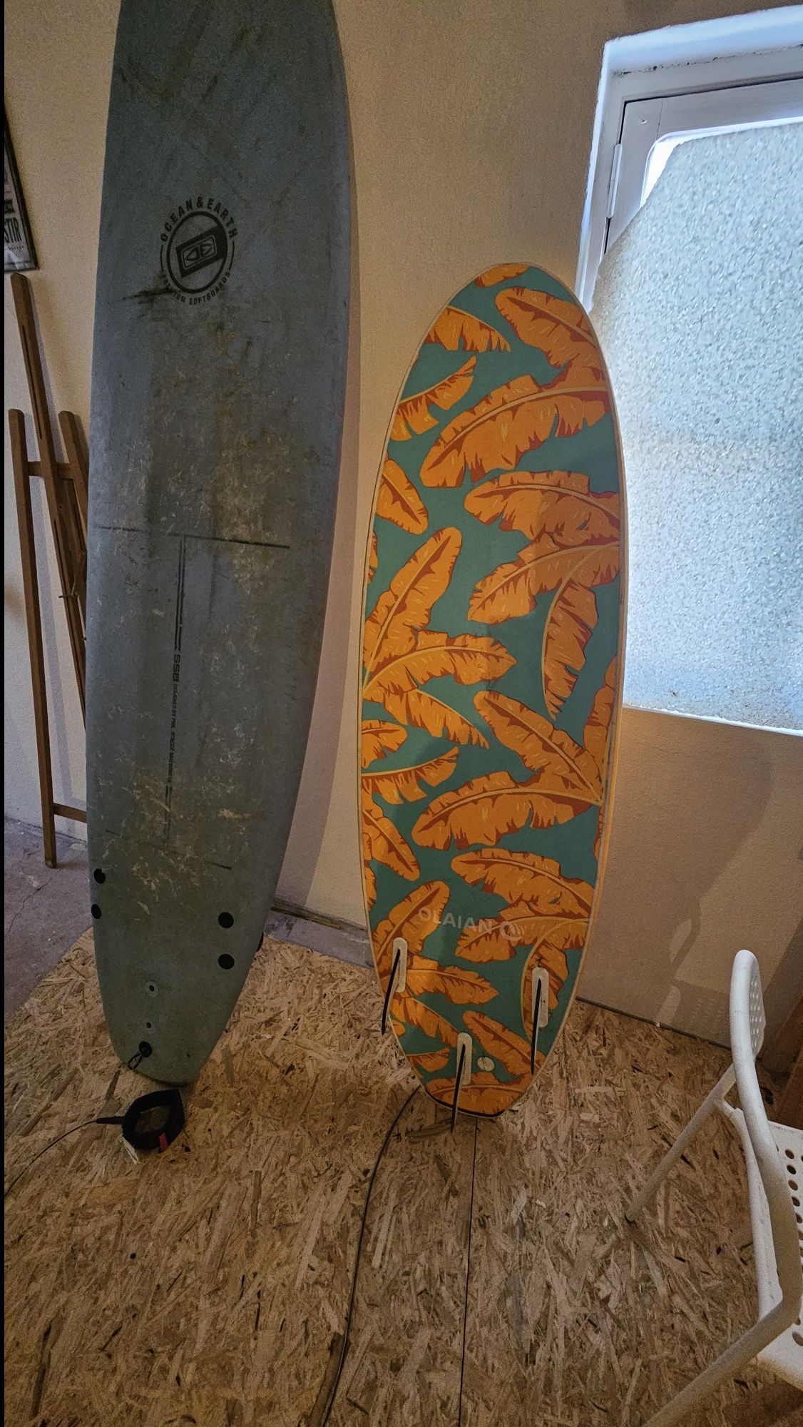 Prancha surf, uma de iniciação  adulto  e outra de criança