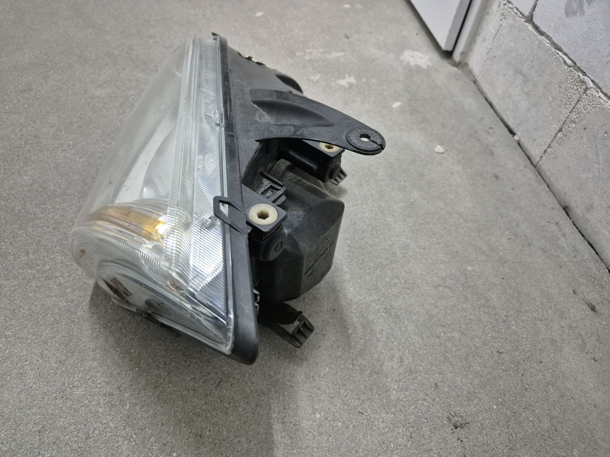 Lampa przednia lewa ford focus mk2