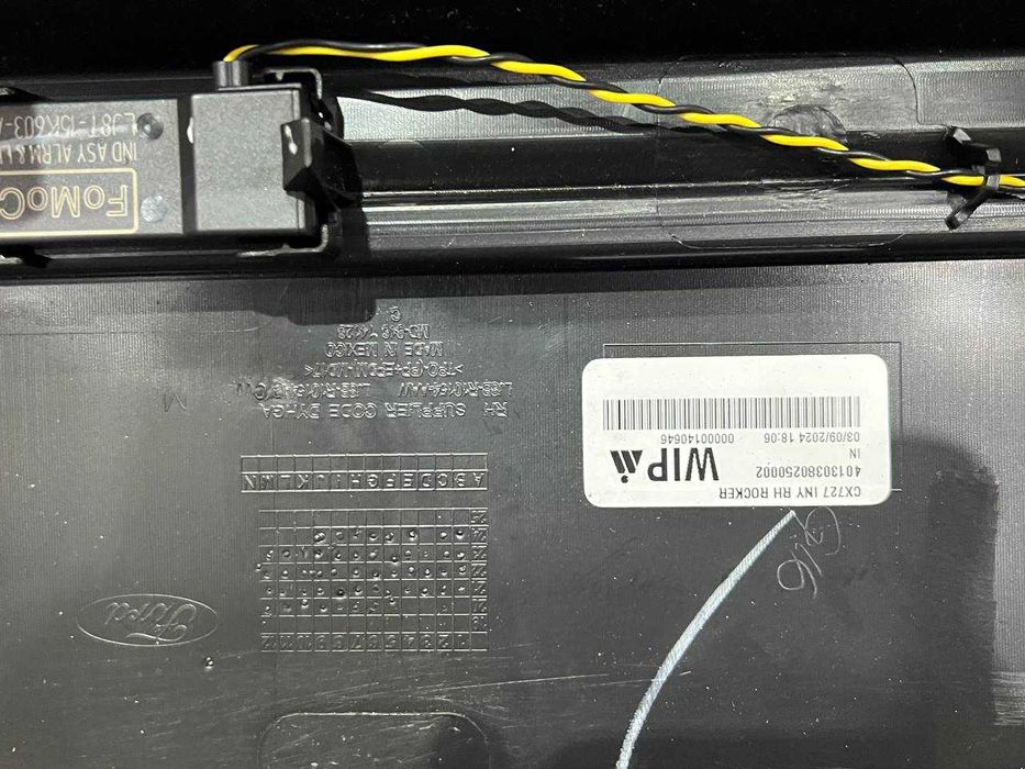 Накладка порогу права з підсвіткою нова оригінал  Ford Mustang Mach-E