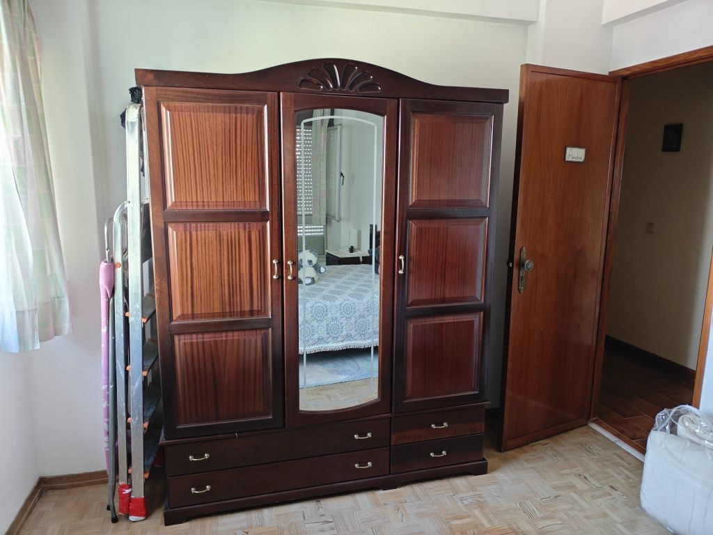 Mobília de quarto cerejeira e mármore
