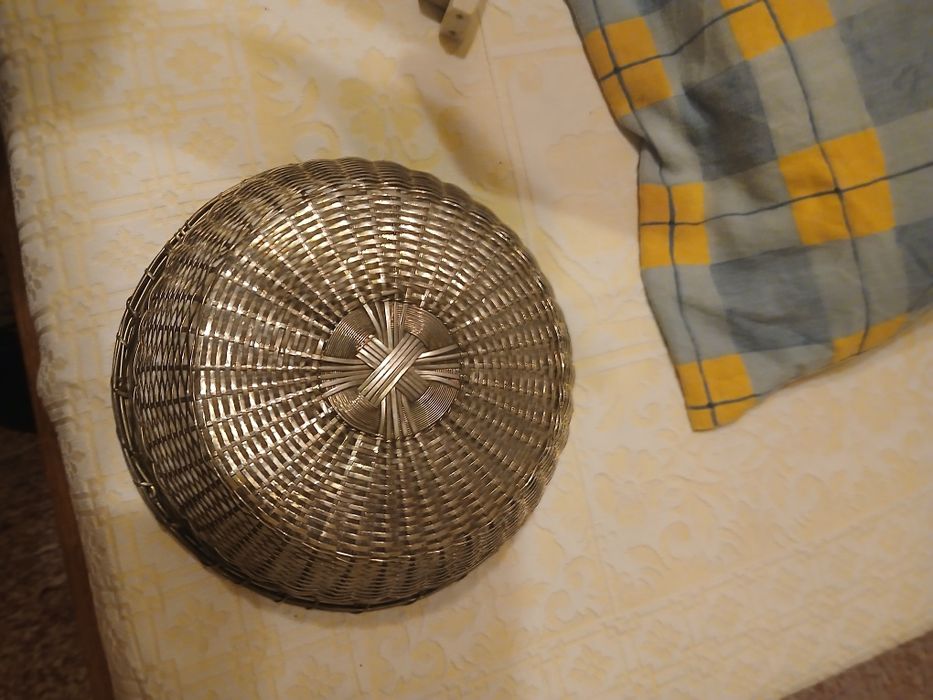 Vendo corbeille à pains en métal argenté des années 80