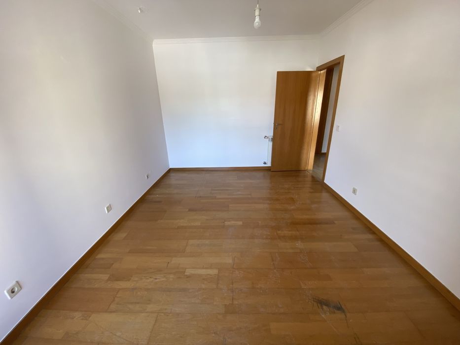 Apartamento T3 com Garagem e Arrumos