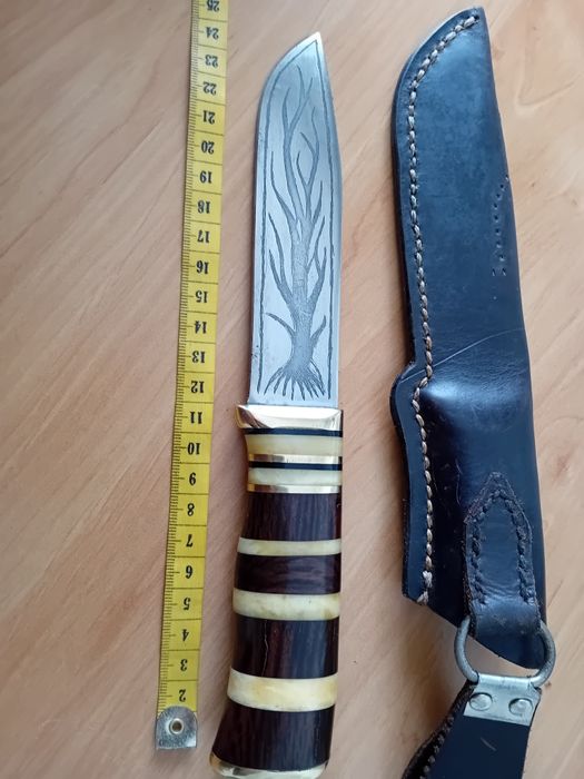 Faca de caça  vintage 
 Acompanha com bainha de couro.