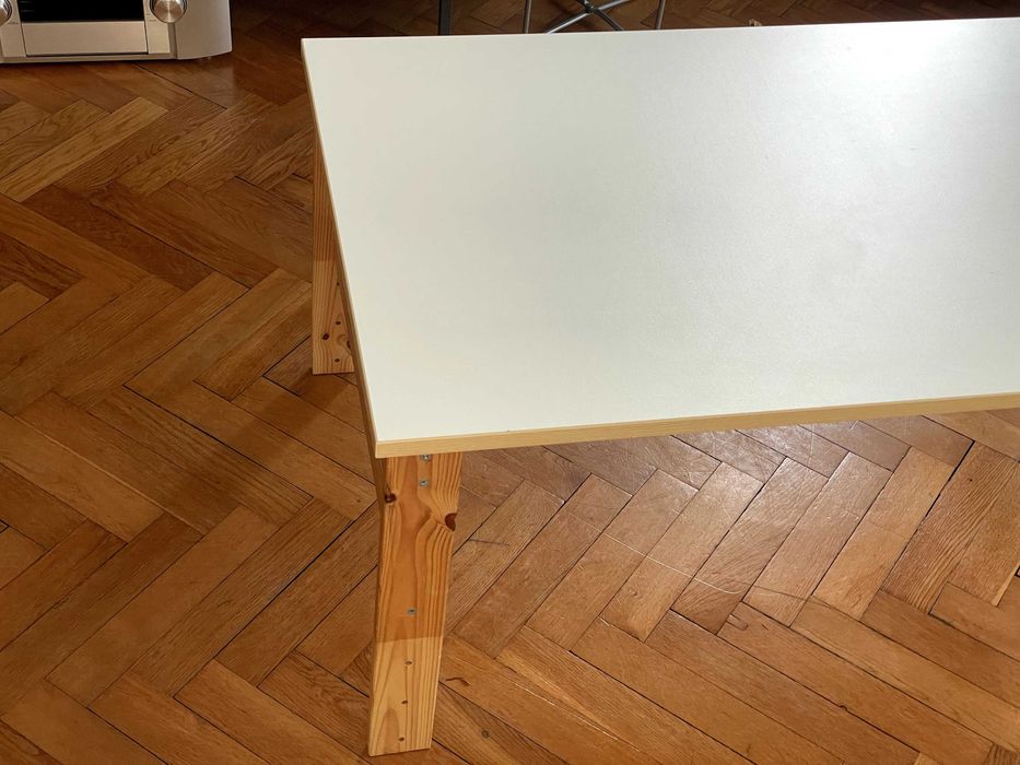 stolik IKEA regulowana wysokość