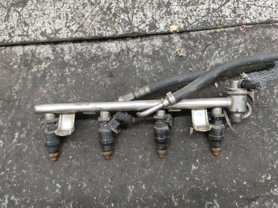 Audi A4 B5 Passat B5 1.8 Listwa Wtryskowa Paliwa