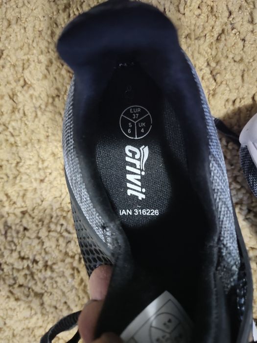 Продам женские кроссовки Crivit