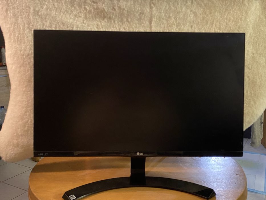 Monitor LG bezramkowy 23 cale