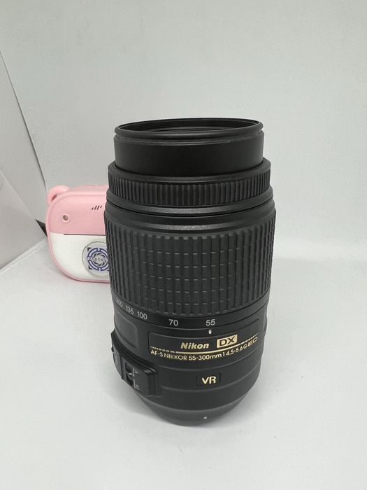 Об'єктив Nikon AF-S 55-300 mm f/4.5-5.6 ED VR
