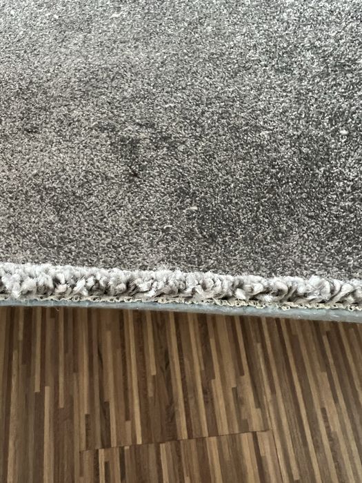 Wykładzina podłogowa nowa, 550 cm x 130 cm, szara