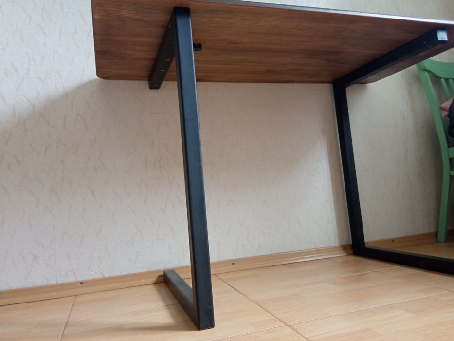 Продам стіл лофт в гарному стані