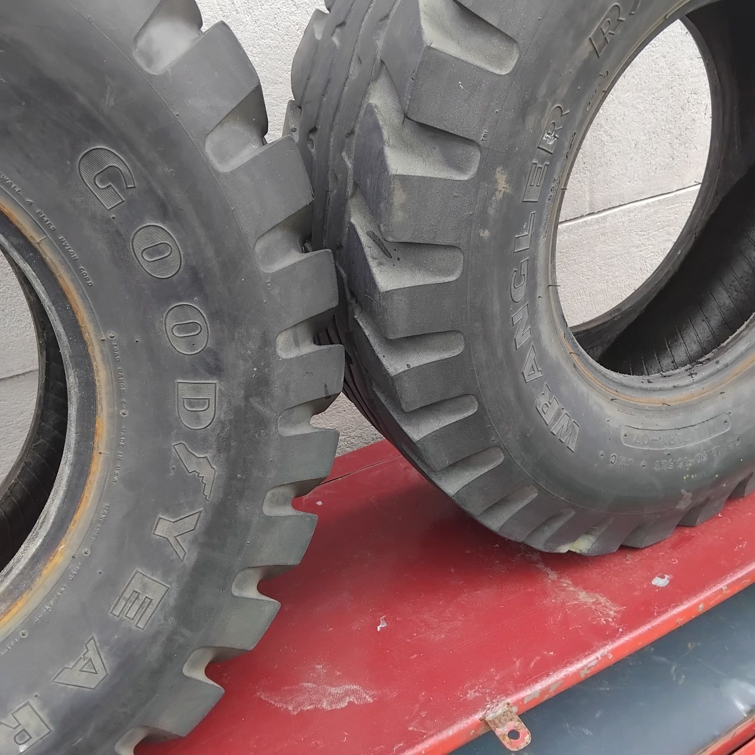 Opony Goodyear Wrangler R/T 36x12.50-16.5 Military 16.5