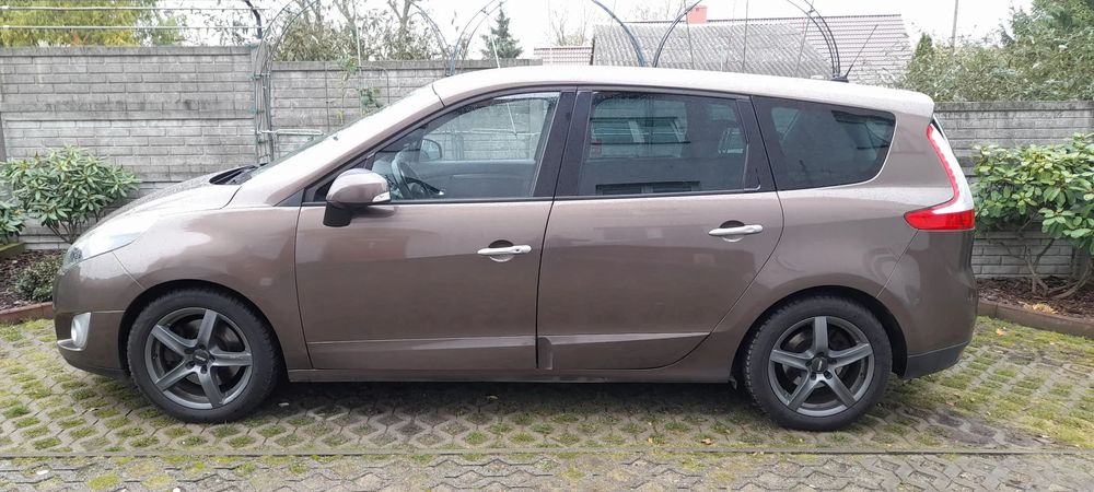 Renault Grand Scenic Renault Grand Scenic III 2009 7-osobowy 2.0 / 160KM