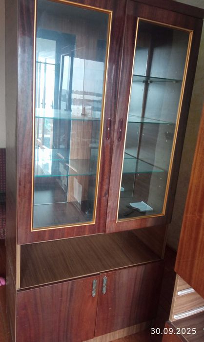 Стінка,сервант,книжкова шафа,самовивіз, безкоштовно