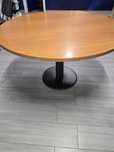 Mesa Madeira Redonda com pé metal + 4 cadeiras
