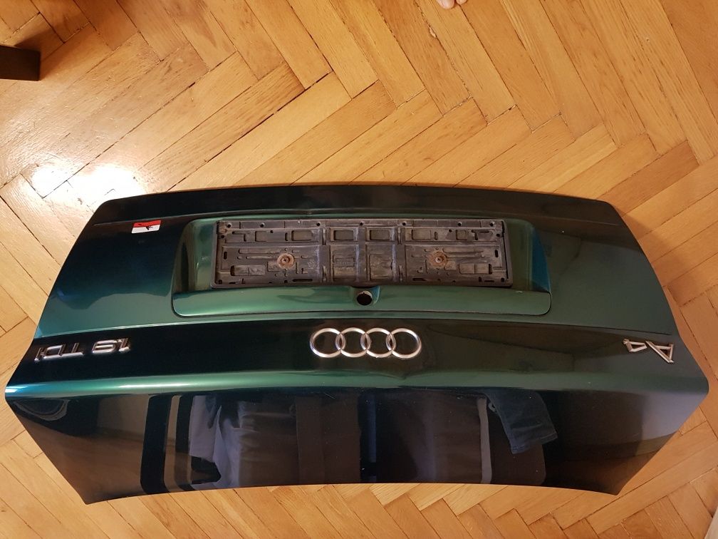 Audi A4 B5 1.9 TDI 90 KM, pokrywa bagażnika.