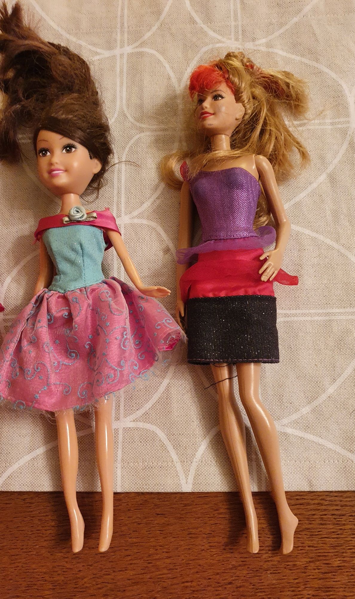 Barbie 2 lalki plus 1 inna