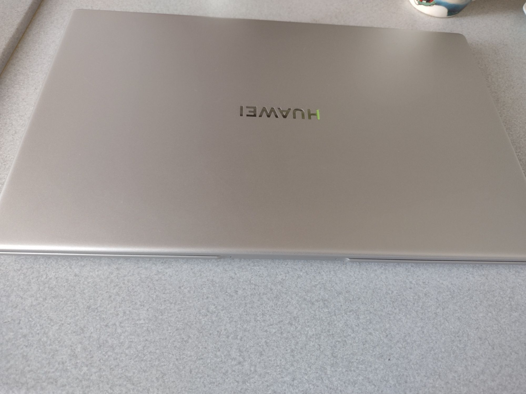 Huawei 10th i5. 15.6FHD