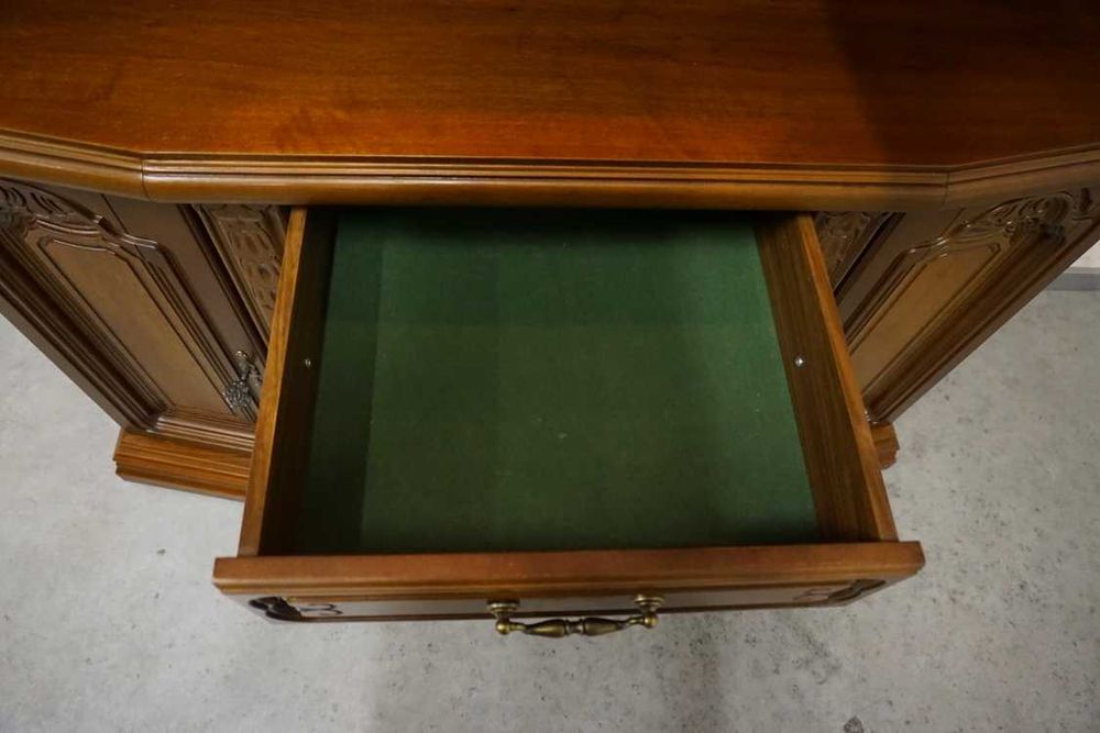 Kredens , Witryna z komodą podświetlana orzechowa szer 130 cm (p-1131)