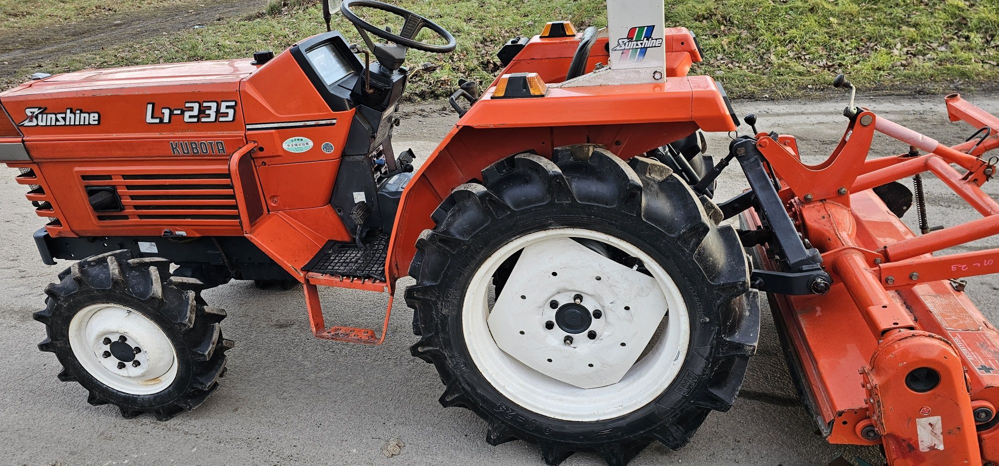 Мінітрактор Трактор Японский Kubota L1-235