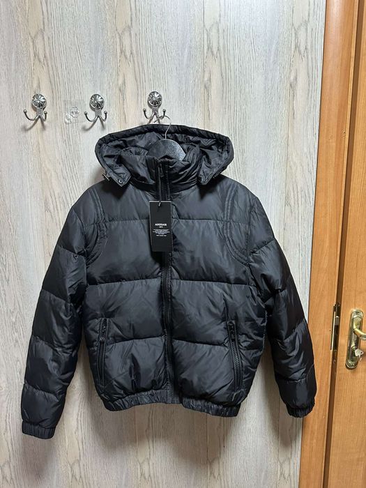 Зимова куртка-пуховик.