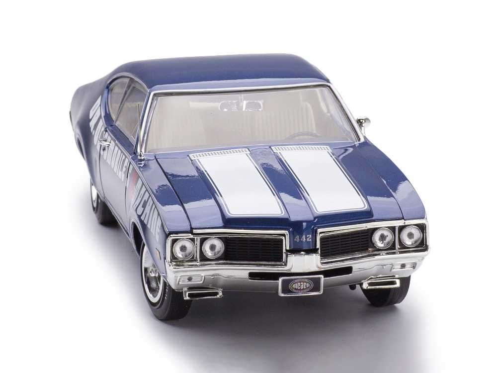 Model 1:18 Auto World Oldsmobile Cutlass 442 Coupe 1969 blue/white