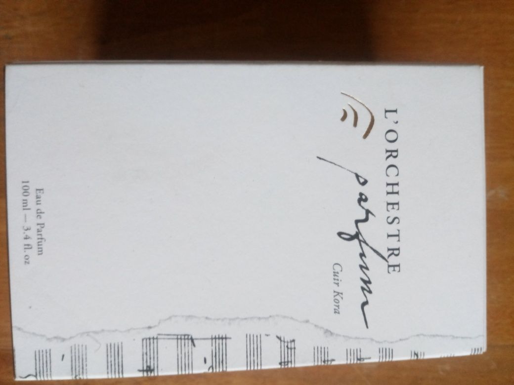 Perfumy puste pudełka po perfumach