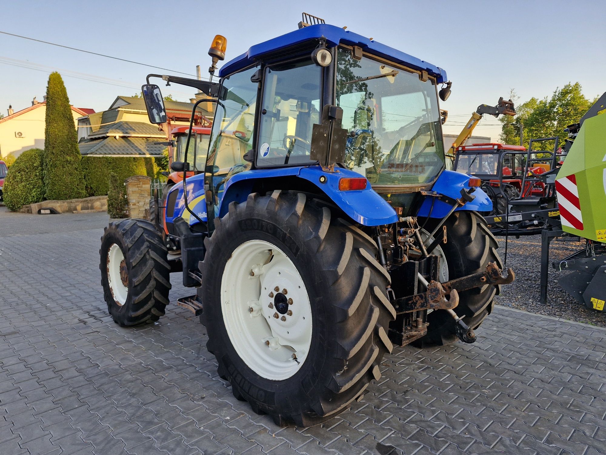 Ciągnik rolniczy New Holland T5060 z 2014 roku Klimatyzacja