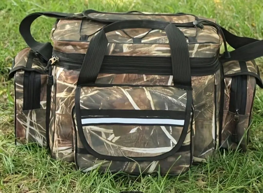 Saco para material de pesca/ caça.. 
Camuflado.
Excelente capacidade d