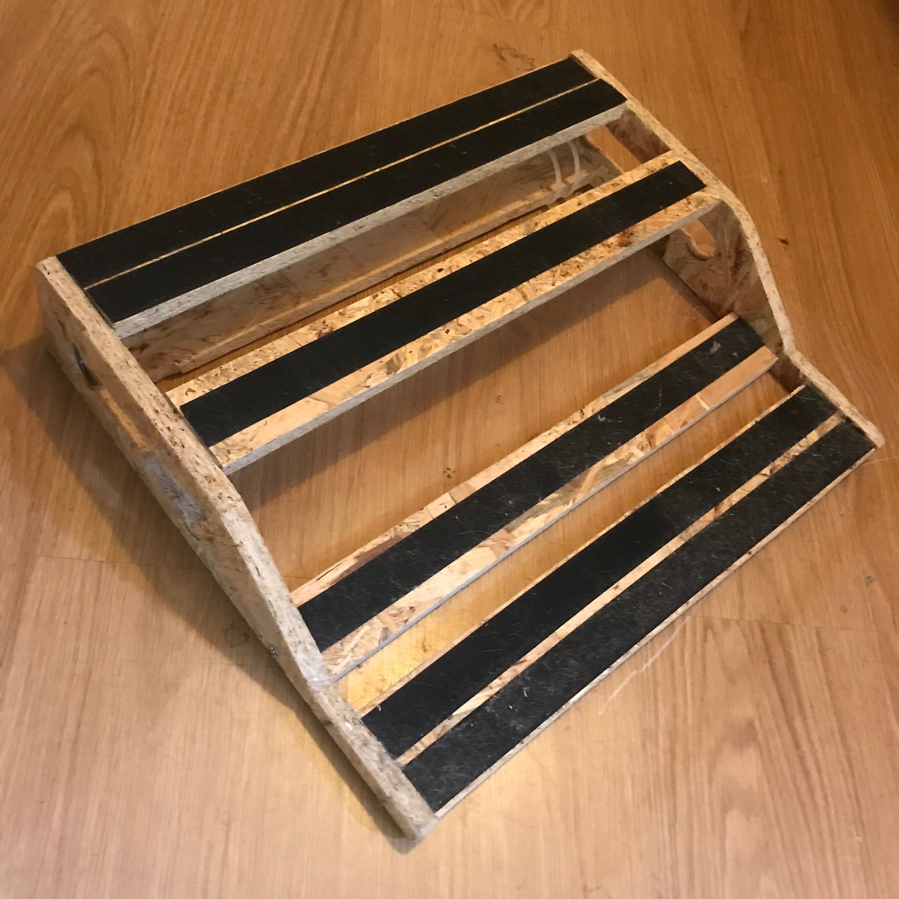 Pedalboard em madeira handmade