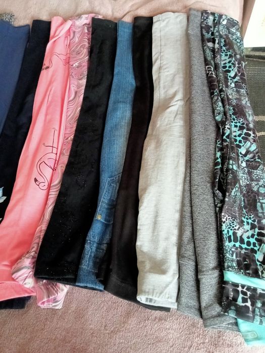 18 par  leginsów w różnych kolorach i wzorach na 8 - 10 lat