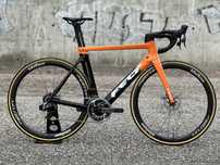 Bicicleta aero Felt AR Disco / Sram Red AXS / Rodas carbono