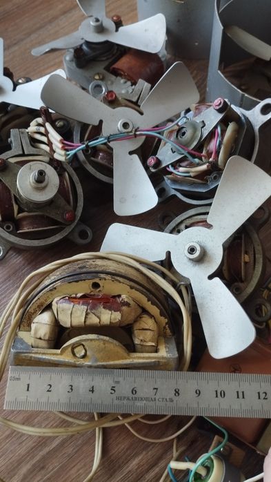 Моторчик электромотор 220В  50Гц  2450 об/мин конденсатор