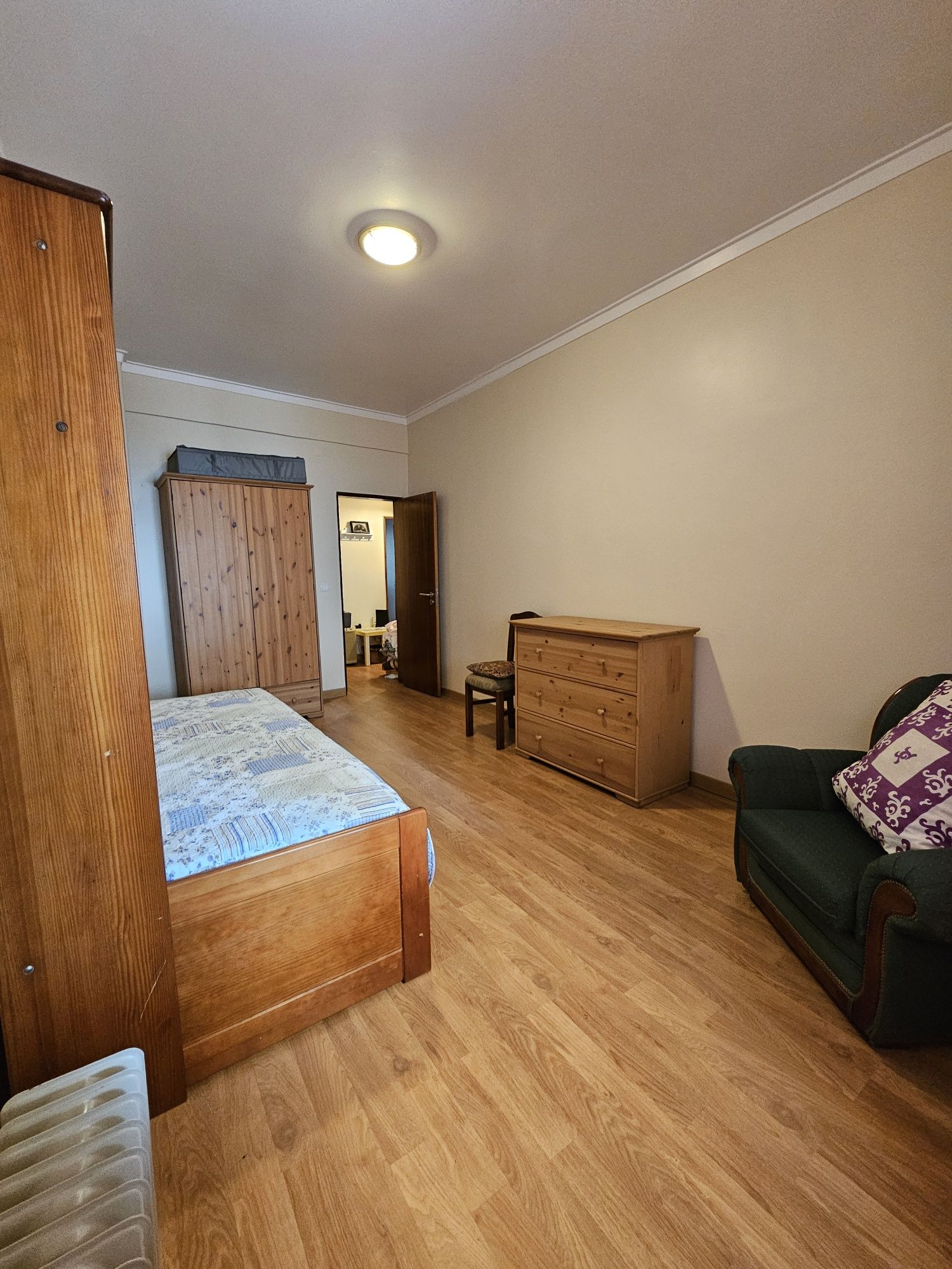Quarto para Jovem Trabalhadora em Famões, Odivelas (Lisboa)