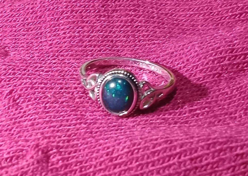 Каблучка срібло з зеленим каменем