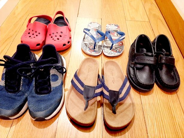 Calçado de criança - chinelos, ténis e sapatos vela