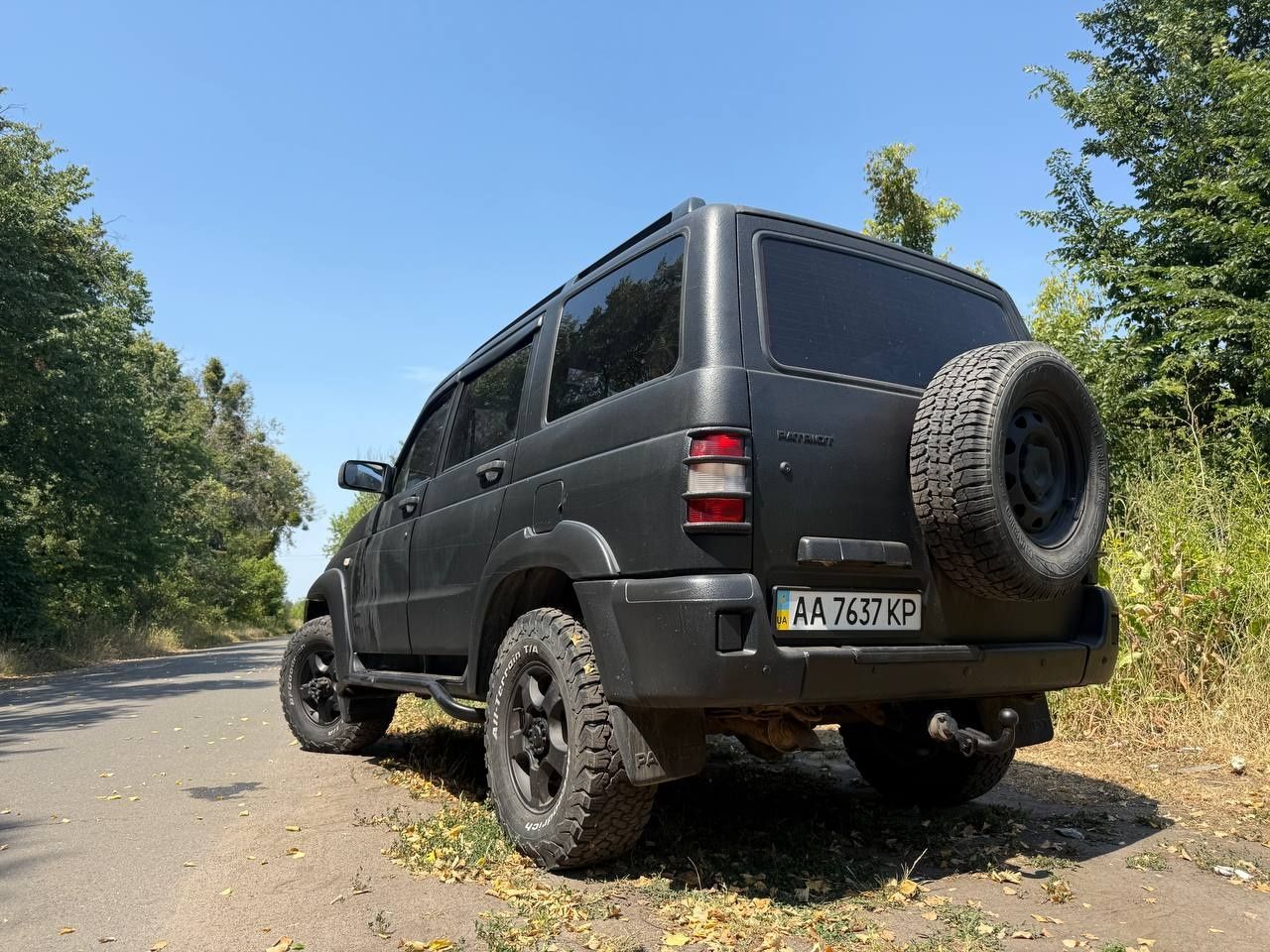 УАЗ Патріот в чудовому стані, підготовлений під будь-яке дорожнє покри