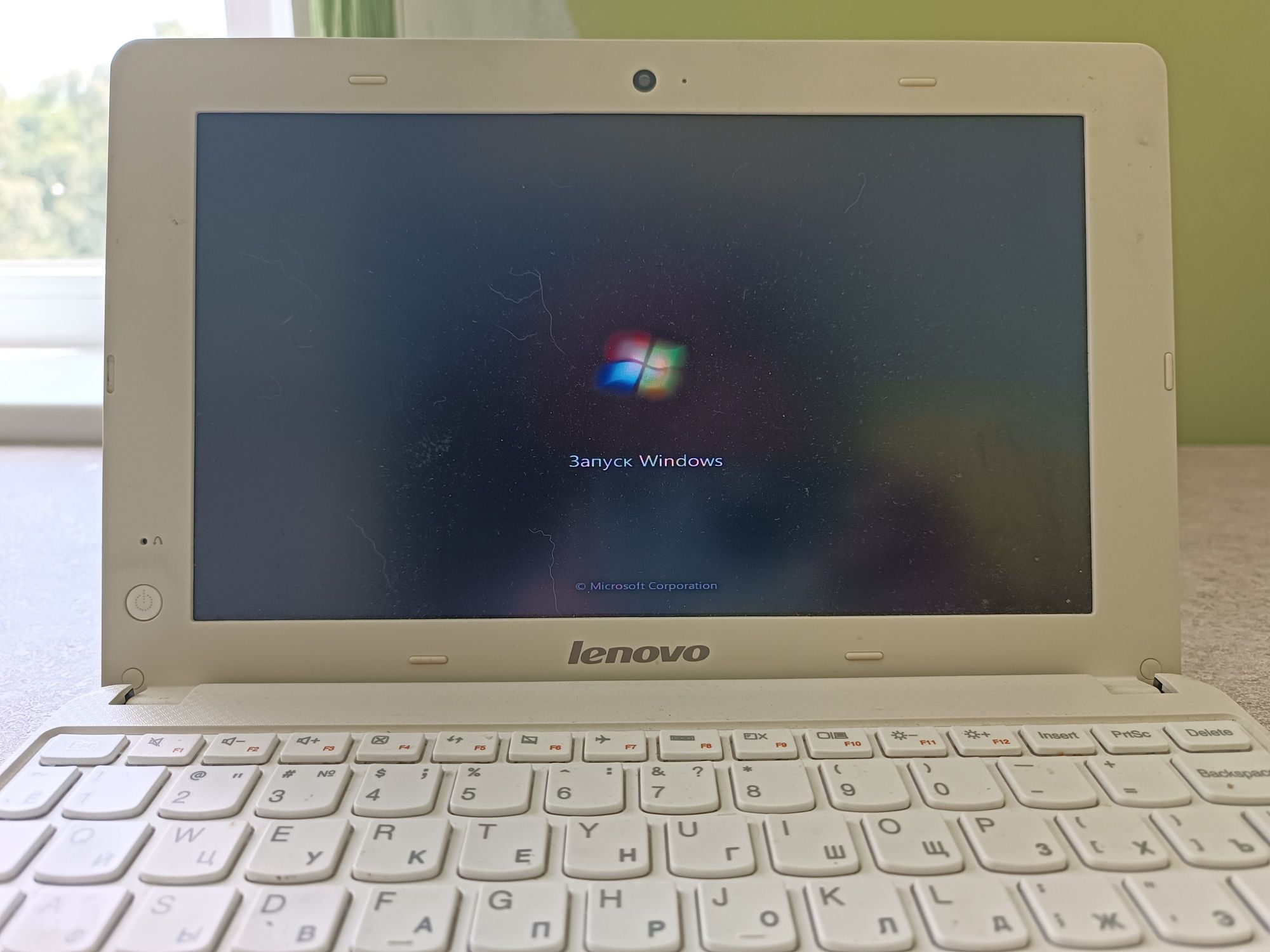 Продам ноутбук Lenovo E10-30
