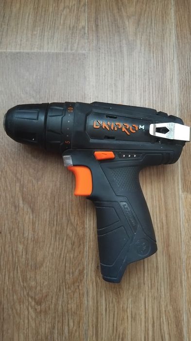 Акамуляторний інструмент