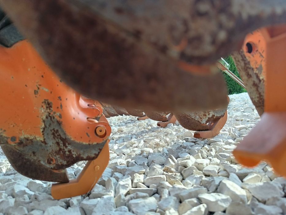 Agregat uprawowo siewny.