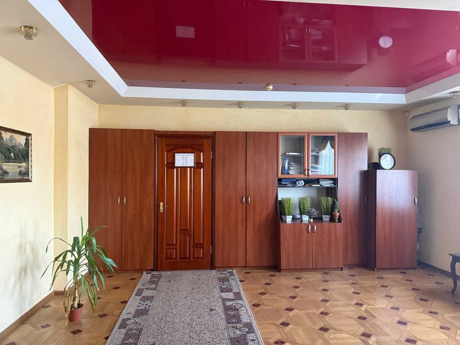 Продається 5-поверховий офісний центр з ремонтом у Вінниці