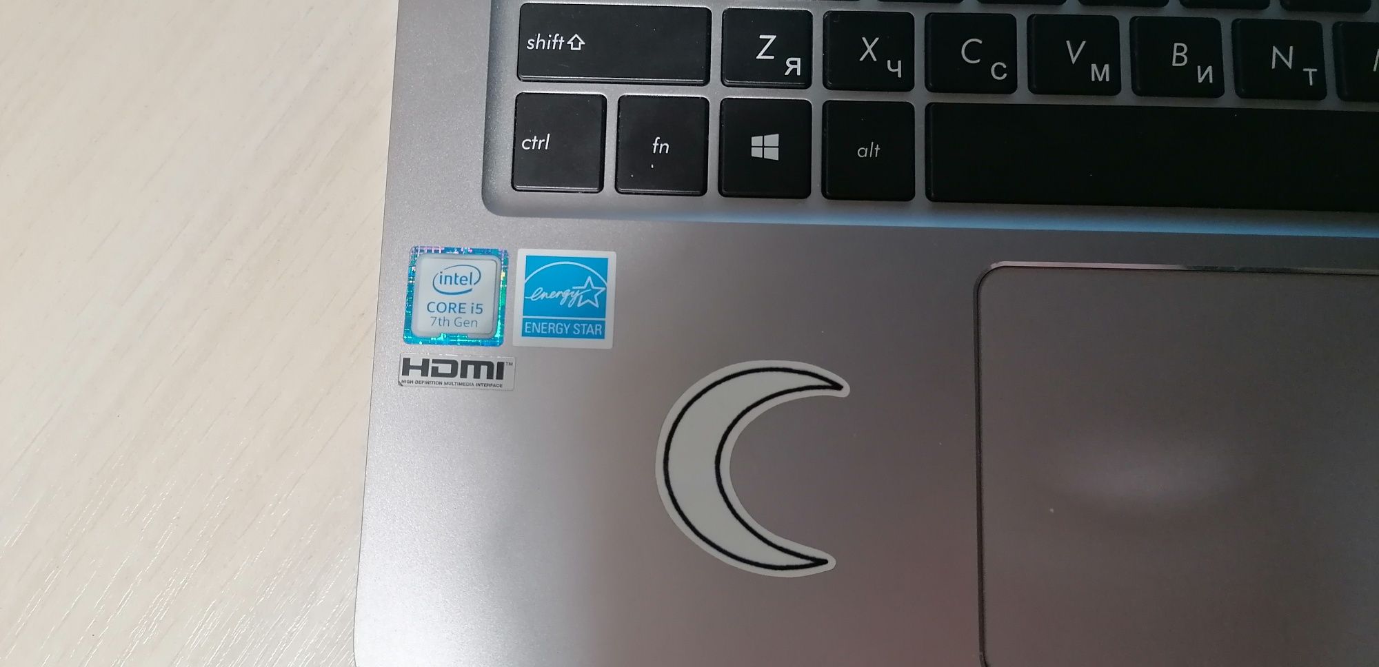 ASUS ZenBook  UX330UA-AH54A